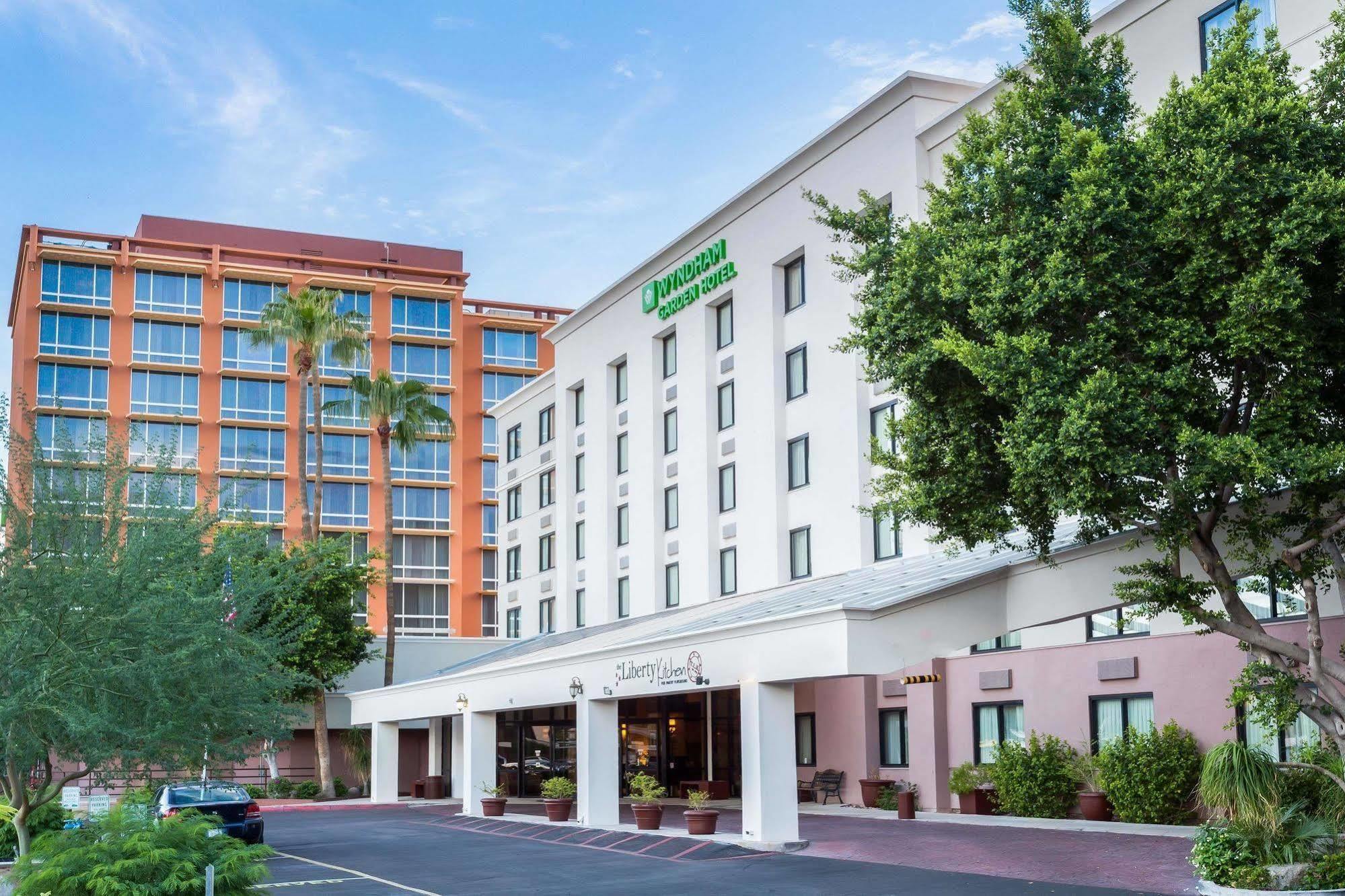 Midtown Garden Inn Phoenix Exteriör bild